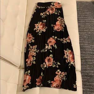 [SOLD] Charlotte Russe Black Floral Skirt